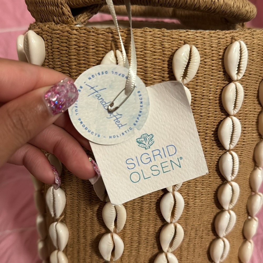 Handcrafted Shell Purse - Picture 2 of 6